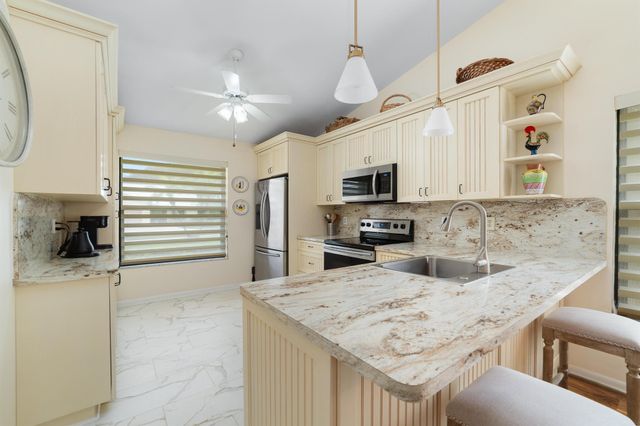 7821 SE Sugar Sand Circle, Hobe Sound, FL 33455