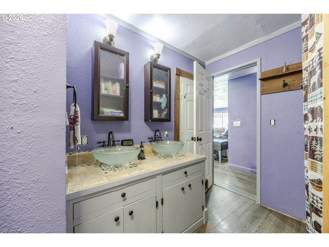 620 HUGHES St, Eugene, OR 97402