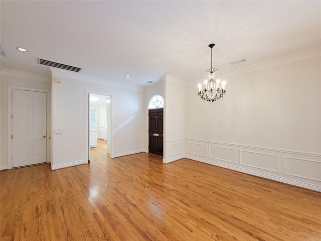 2211 Augusta Drive 19, Houston, TX 77057