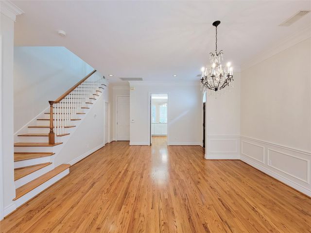 2211 Augusta Drive 19, Houston, TX 77057