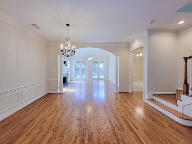 2211 Augusta Drive 19, Houston, TX 77057