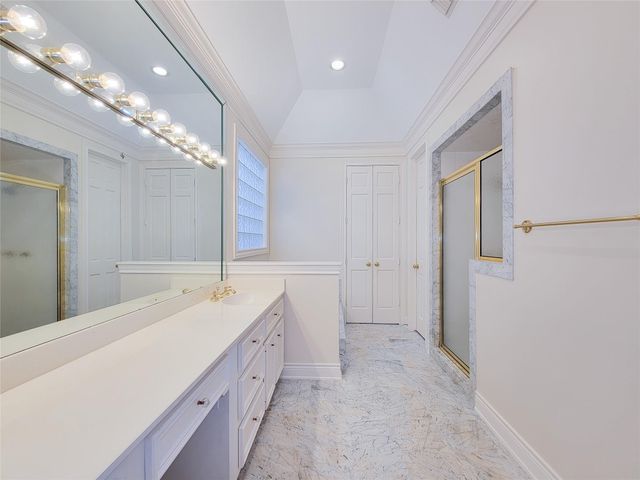 2211 Augusta Drive 19, Houston, TX 77057