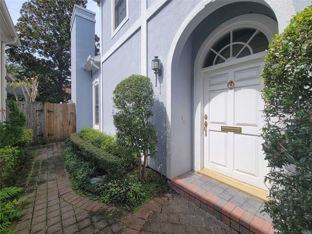 2211 Augusta Drive 19, Houston, TX 77057