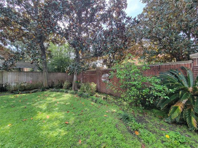 2211 Augusta Drive 19, Houston, TX 77057