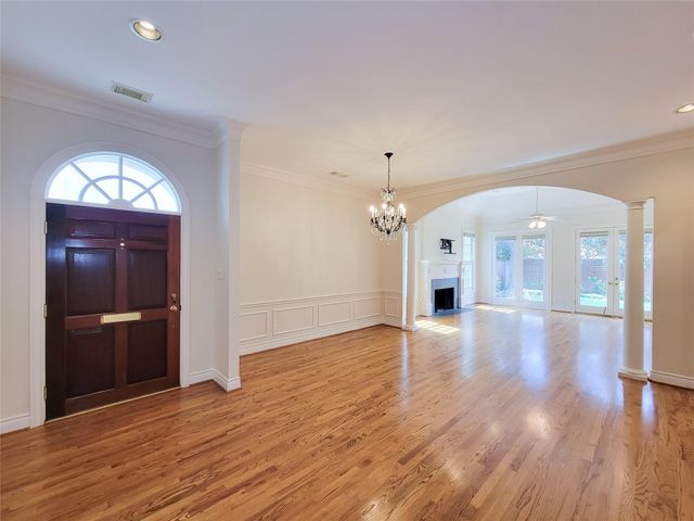 2211 Augusta Drive 19, Houston, TX 77057