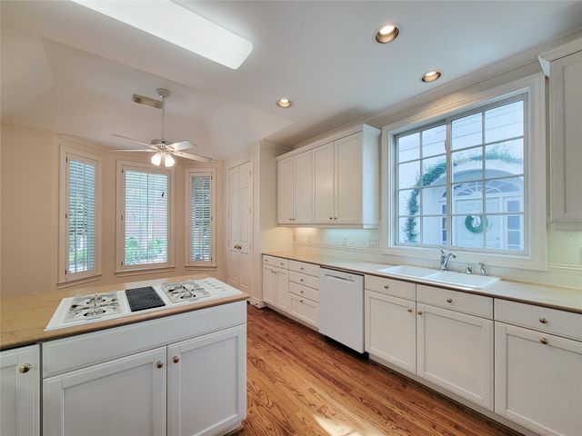 2211 Augusta Drive 19, Houston, TX 77057