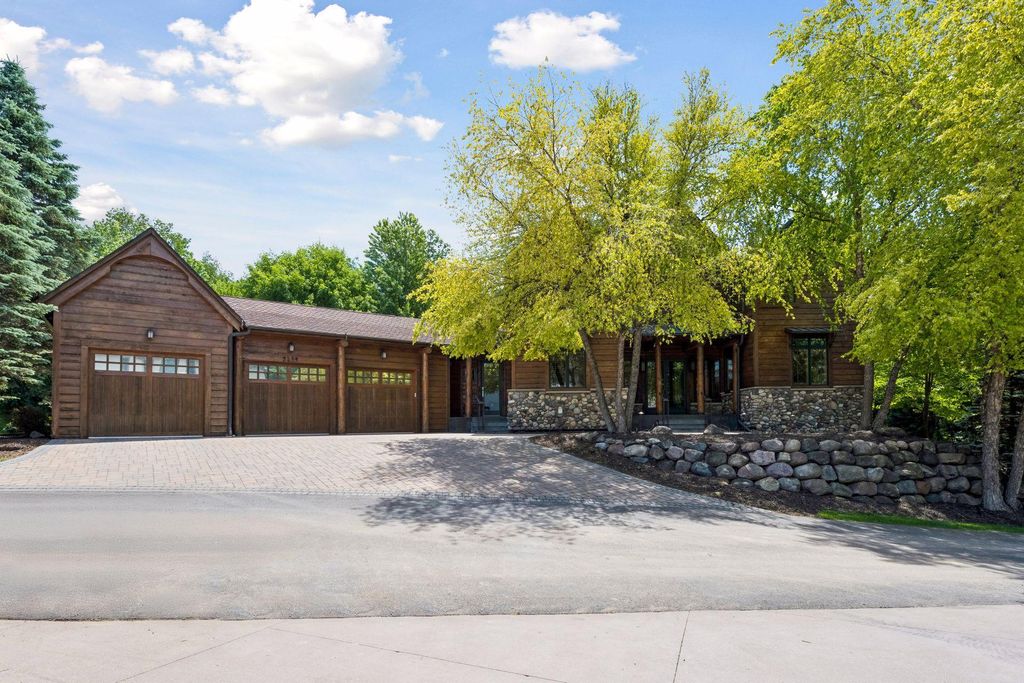 2439 Emerald Trail, Minnetonka, MN 55305