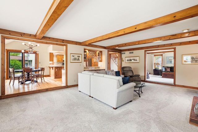 10133 N Foxkirk DRIVE, Mequon, WI 53097