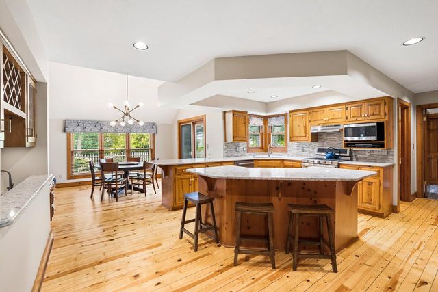 10133 N Foxkirk DRIVE, Mequon, WI 53097
