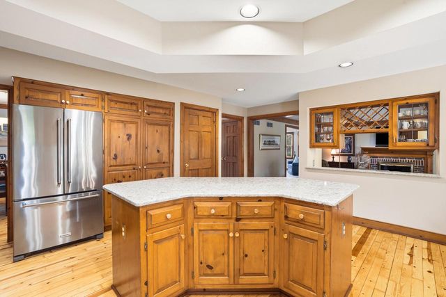 10133 N Foxkirk DRIVE, Mequon, WI 53097