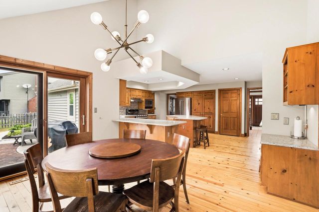 10133 N Foxkirk DRIVE, Mequon, WI 53097