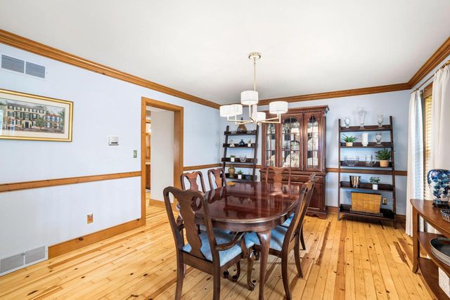 10133 N Foxkirk DRIVE, Mequon, WI 53097