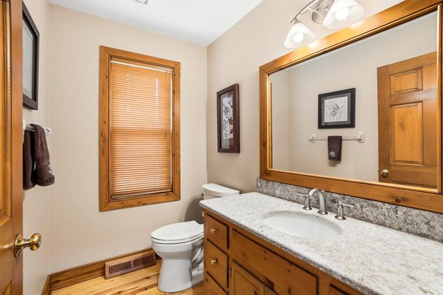 10133 N Foxkirk DRIVE, Mequon, WI 53097