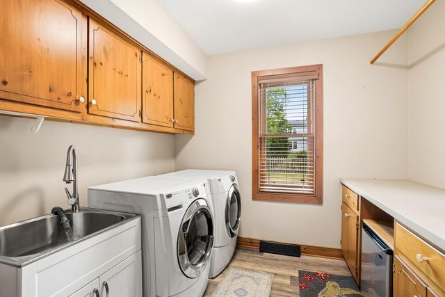 10133 N Foxkirk DRIVE, Mequon, WI 53097