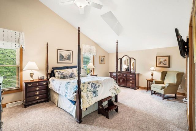 10133 N Foxkirk DRIVE, Mequon, WI 53097