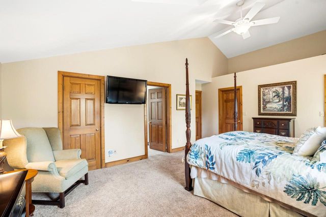 10133 N Foxkirk DRIVE, Mequon, WI 53097