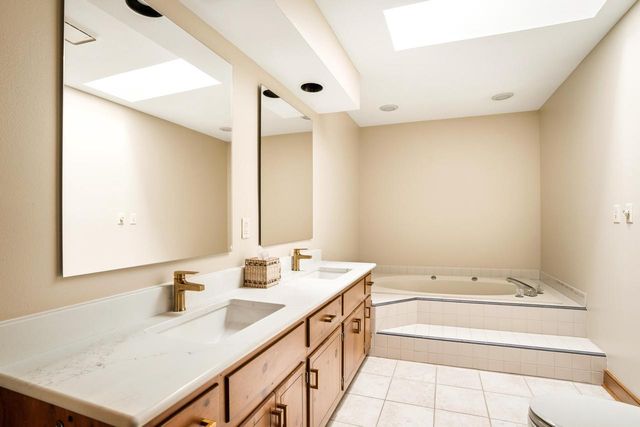 10133 N Foxkirk DRIVE, Mequon, WI 53097
