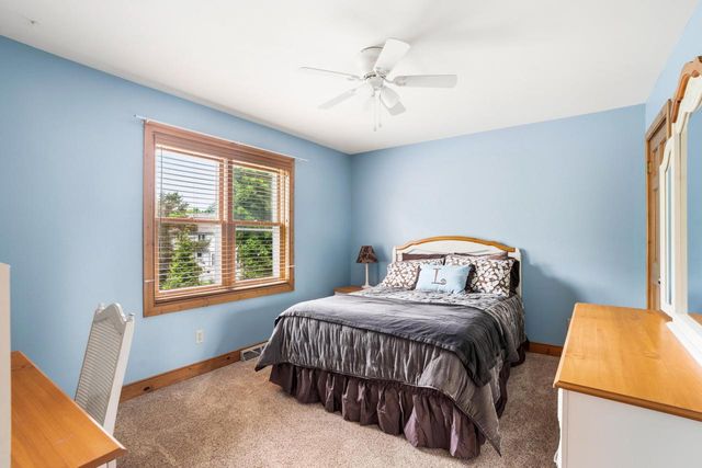 10133 N Foxkirk DRIVE, Mequon, WI 53097