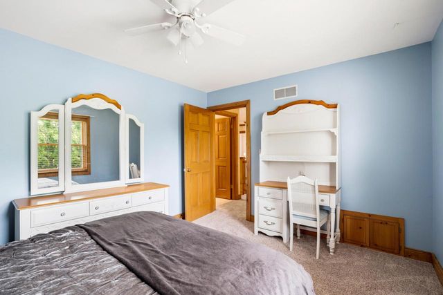 10133 N Foxkirk DRIVE, Mequon, WI 53097