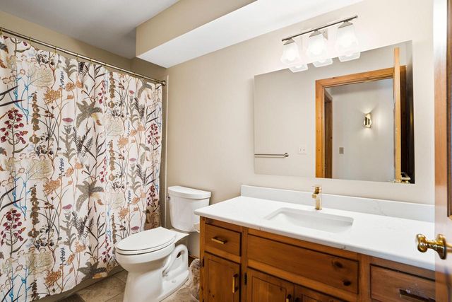 10133 N Foxkirk DRIVE, Mequon, WI 53097