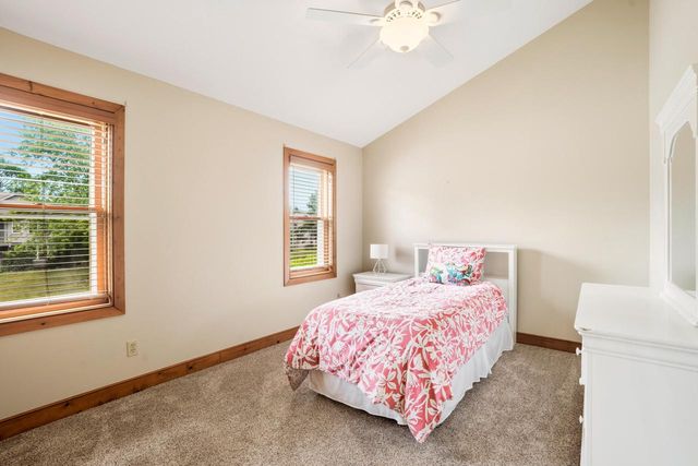 10133 N Foxkirk DRIVE, Mequon, WI 53097