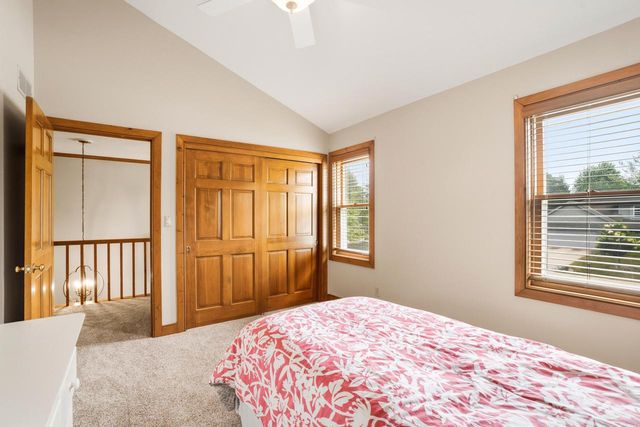 10133 N Foxkirk DRIVE, Mequon, WI 53097