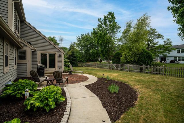 10133 N Foxkirk DRIVE, Mequon, WI 53097