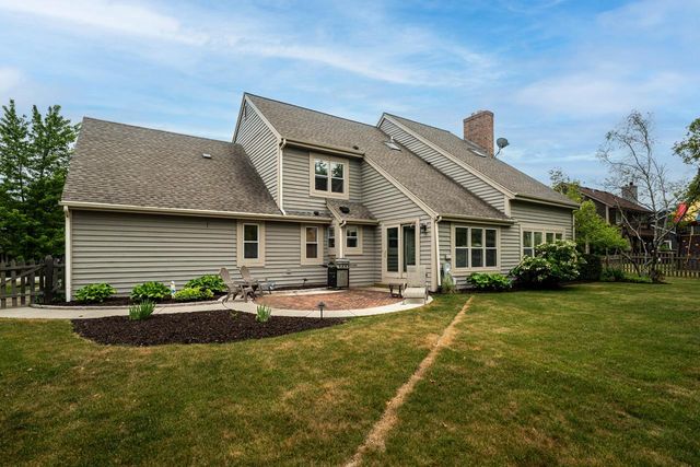 10133 N Foxkirk DRIVE, Mequon, WI 53097