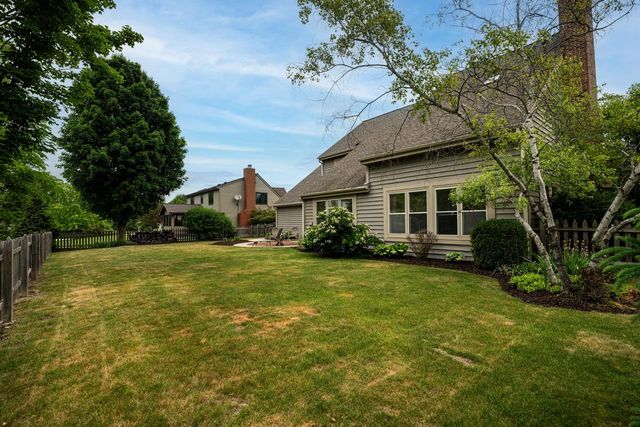 10133 N Foxkirk DRIVE, Mequon, WI 53097