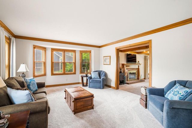 10133 N Foxkirk DRIVE, Mequon, WI 53097