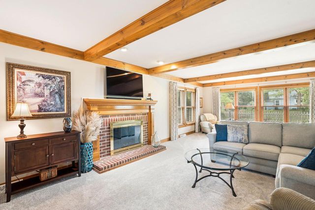 10133 N Foxkirk DRIVE, Mequon, WI 53097