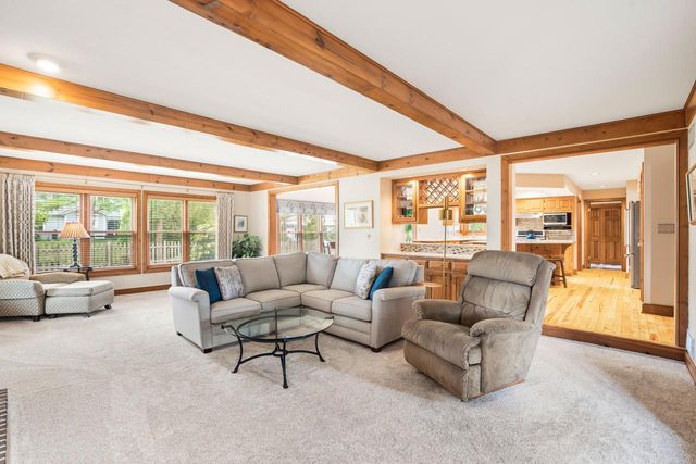10133 N Foxkirk DRIVE, Mequon, WI 53097