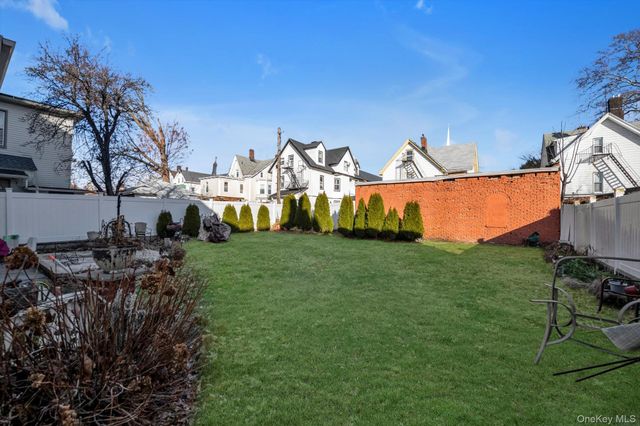 149 S 10th Avenue, Mount Vernon, NY 10550