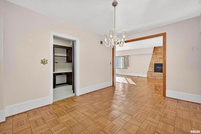 1228 COFFELT Avenue, Bettendorf, IA 52722