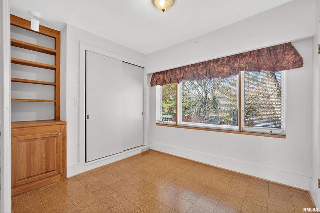 1228 COFFELT Avenue, Bettendorf, IA 52722