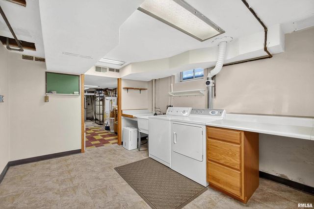 1228 COFFELT Avenue, Bettendorf, IA 52722