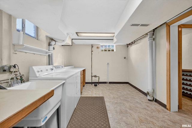 1228 COFFELT Avenue, Bettendorf, IA 52722