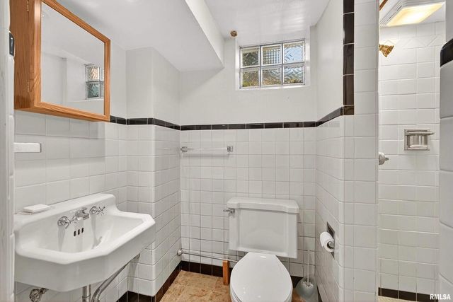 1228 COFFELT Avenue, Bettendorf, IA 52722