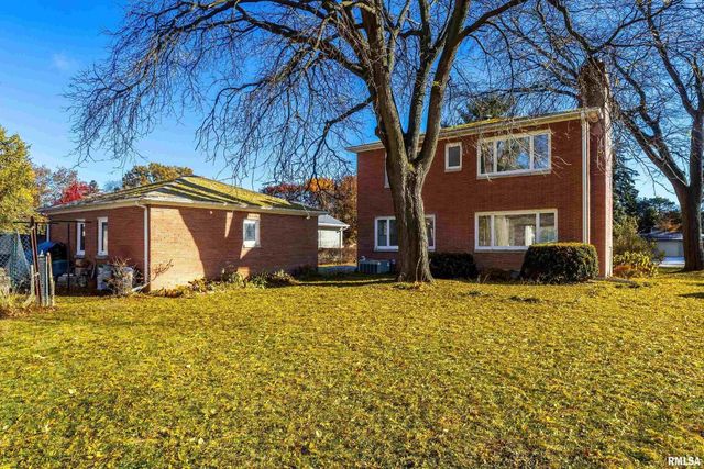 1228 COFFELT Avenue, Bettendorf, IA 52722