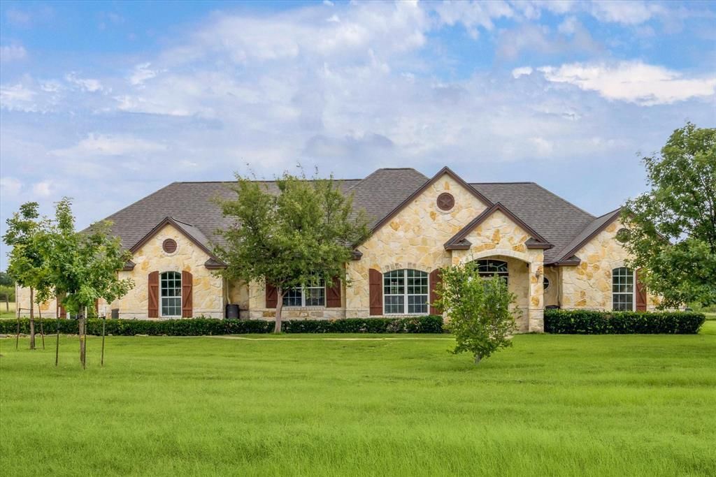 144 Escondido DR, Del Valle, TX 78617