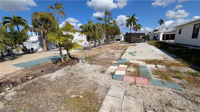 58 Nancy LN, Fort Myers Beach, FL 33931