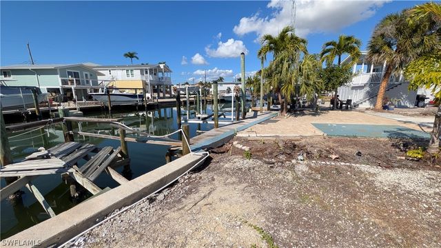 58 Nancy LN, Fort Myers Beach, FL 33931