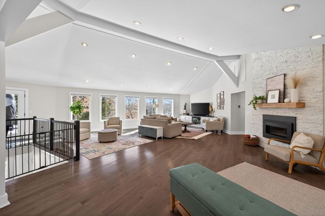 8475 Hidden Bay Trail N, Lake Elmo, MN 55042