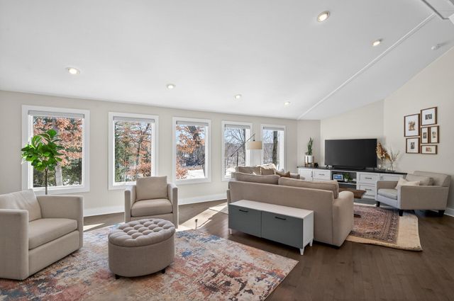 8475 Hidden Bay Trail N, Lake Elmo, MN 55042