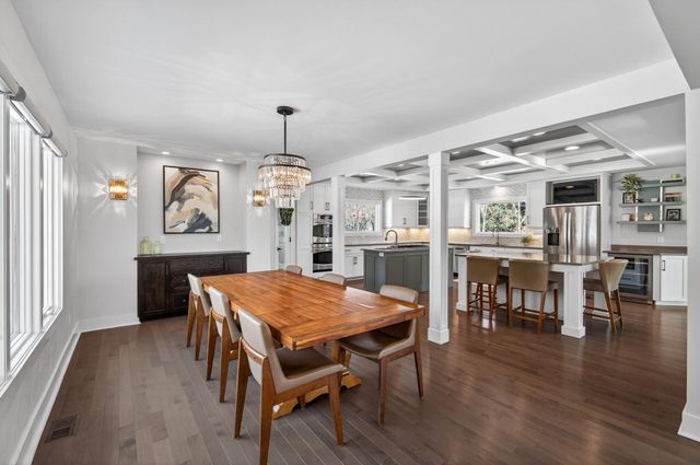 8475 Hidden Bay Trail N, Lake Elmo, MN 55042