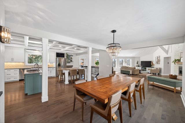 8475 Hidden Bay Trail N, Lake Elmo, MN 55042