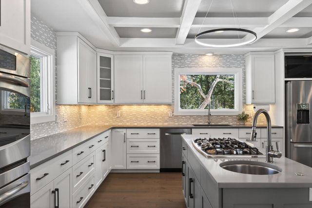 8475 Hidden Bay Trail N, Lake Elmo, MN 55042