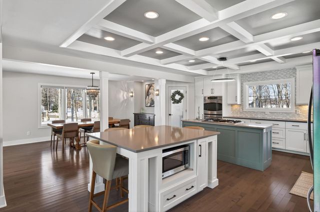 8475 Hidden Bay Trail N, Lake Elmo, MN 55042