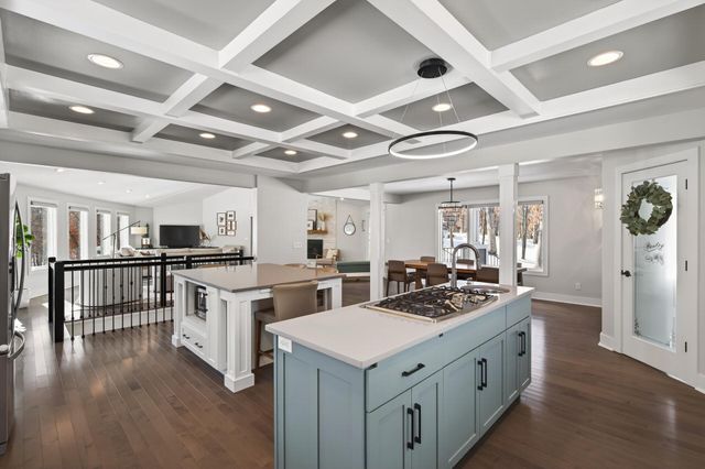 8475 Hidden Bay Trail N, Lake Elmo, MN 55042