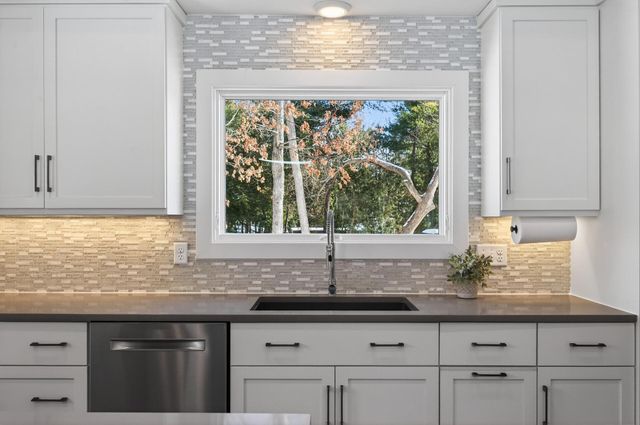 8475 Hidden Bay Trail N, Lake Elmo, MN 55042